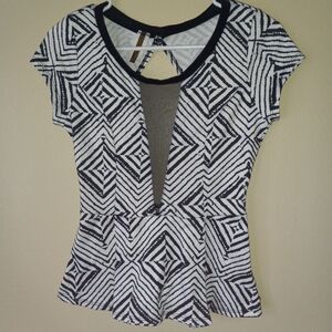 EN ROUTE Striking, Super-Sexy, Geometric Black and White Mesh Top Women's S